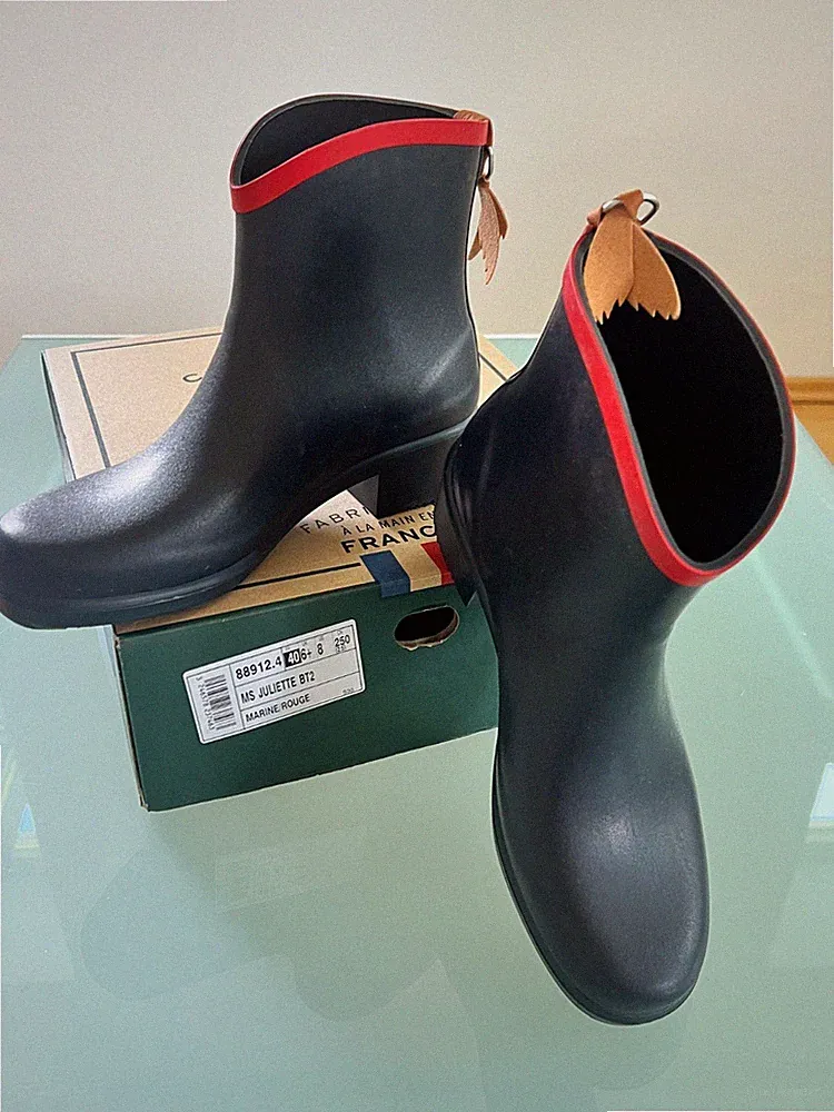 Aigle Gummistiefelette Gr. 40 blau mit kl. Absatz im Orig. Karton