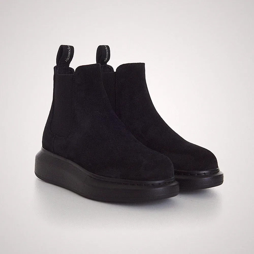 ALEXANDER MCQUEEN 650$ Hybrid Sneaker Stiefel - Gummisohle, schwarzes Wildleder