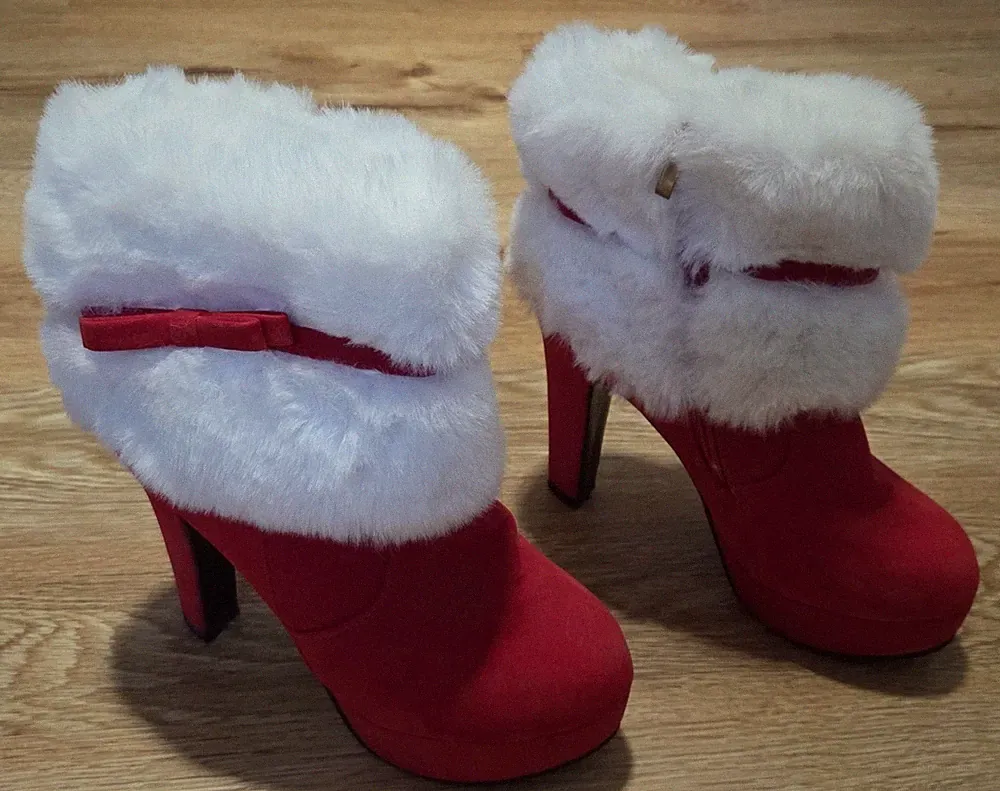 Auffällige rote Weihnachtsplateau-Damenschuhe in Größe 39, wenig benutzt