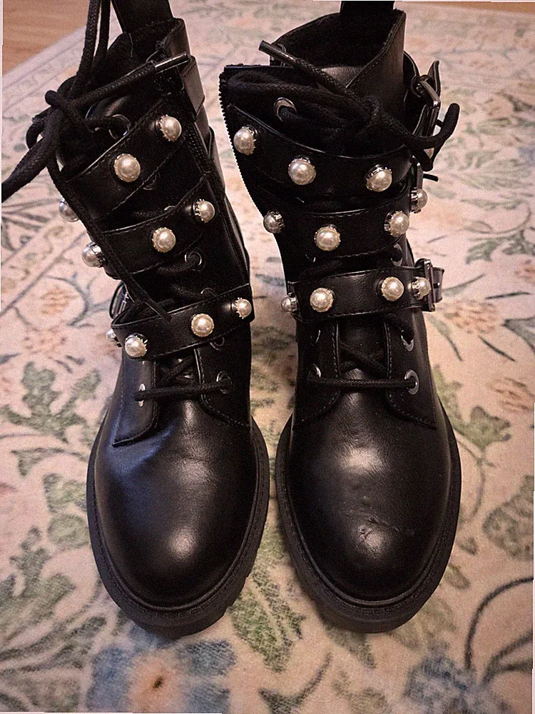 Be Gold Boots mit Perlen und Riemen 37