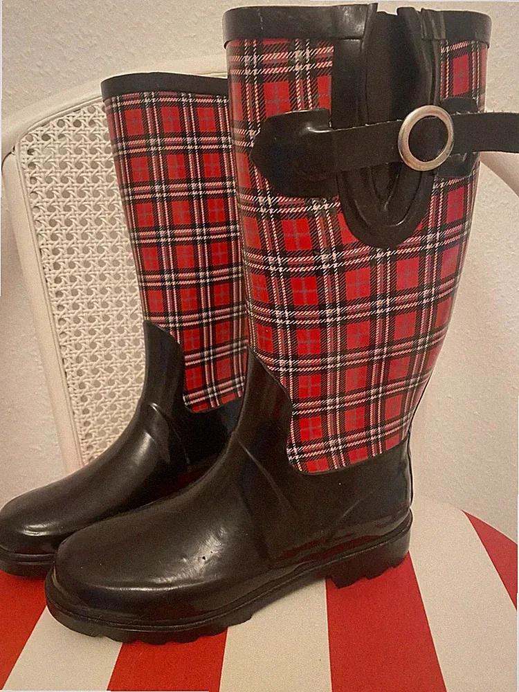 Beck Damen Modischer Gummistiefel Größe 37,Absatz 3 cm,Hoch 33 cm,Schwarz/Rot
