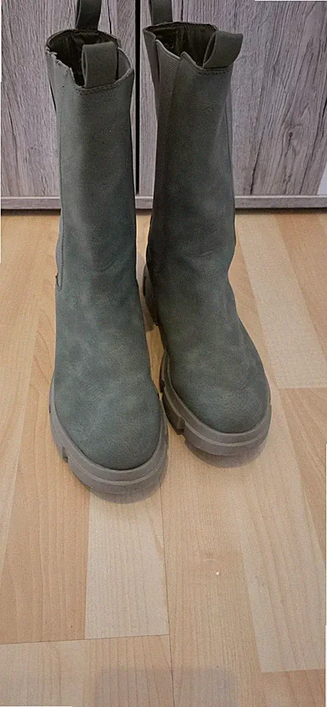 Bershka Damen Chelsea Stiefel 38 Grün Velours Wadenlänge Profilsohle Blockabsatz