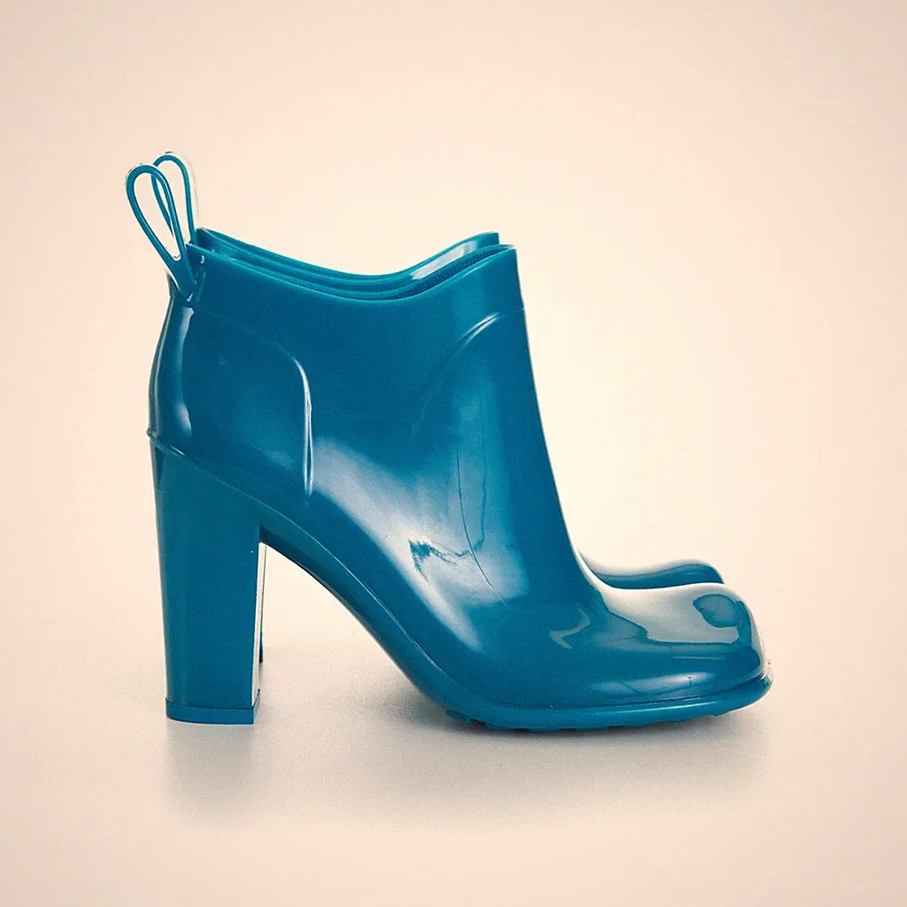 BOTTEGA VENETA 890$ 'SHINE' Gummi Stiefeletten - Blaster Blue