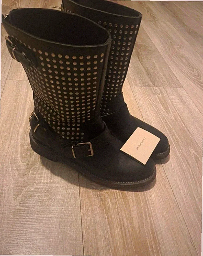 Burberry Damen Bikerstiefel Leder schwarz Nieten Schnalle Reißverschluss EU 39