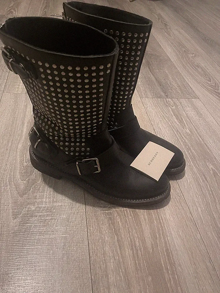 Burberry Damen Bikerstiefel Leder schwarz Nieten Schnalle RV EU 39