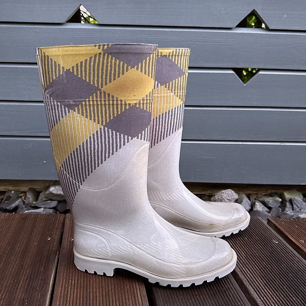 BURBERRY Gray Check Rainboots / Gummistiefel Größe 40 Made In ITALY.