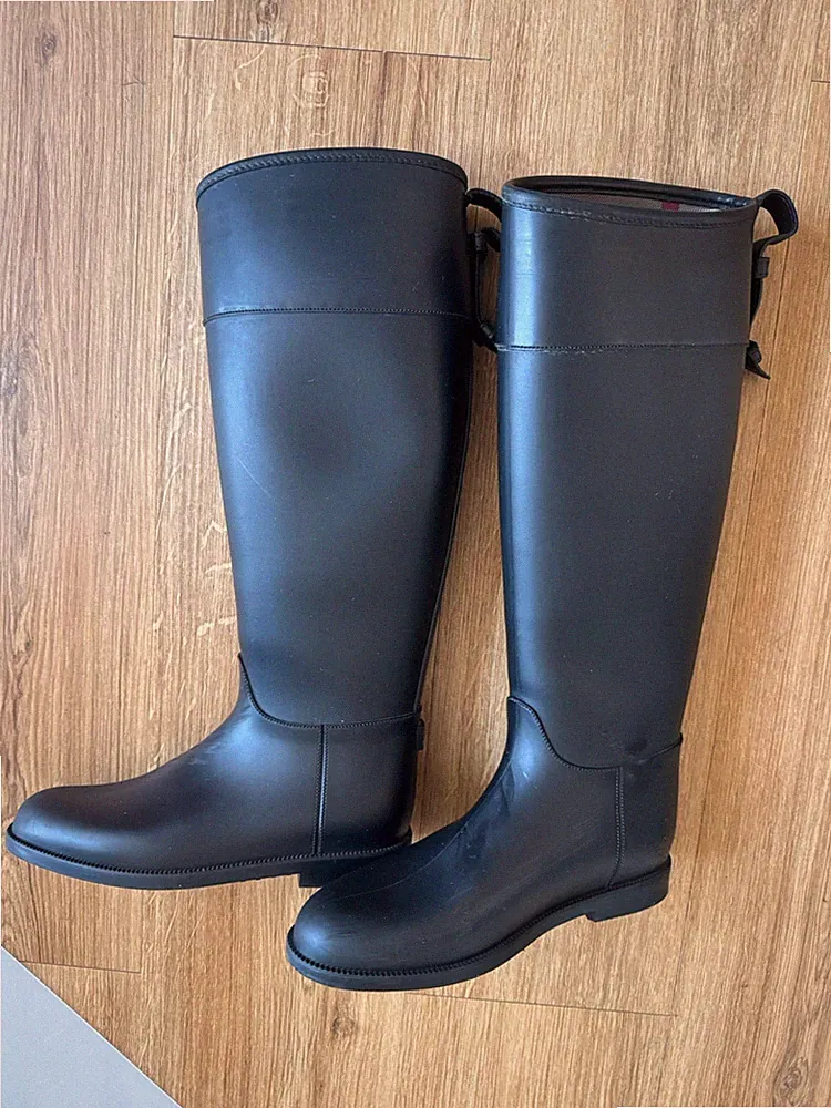 Burberry Gummistiefel – Größe 36 – Lang & stilvoll Top Zustand