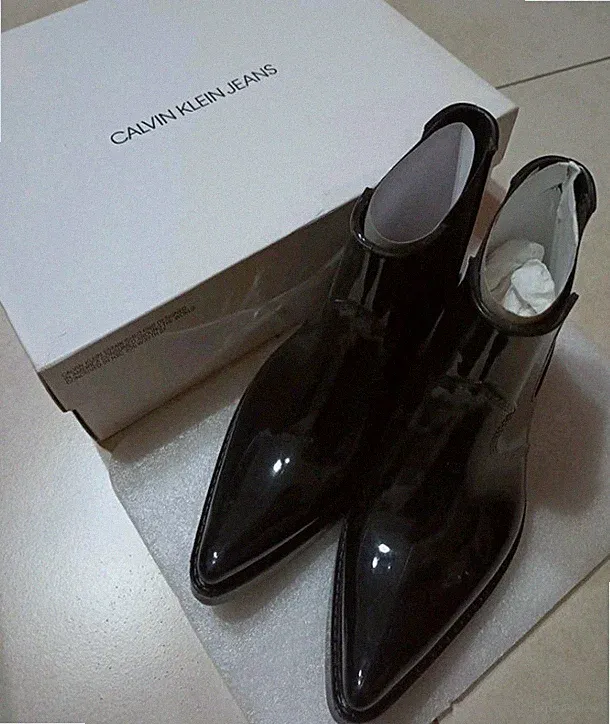 Calvin Klein Jeans Damen Stiefelette schwarz Lackleder glänzend Spitze EU38