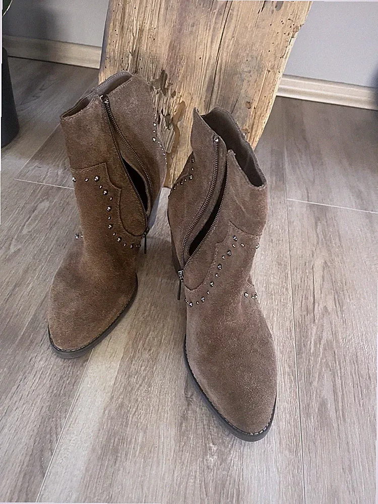 CARMELA tolle STIEFELETTEN Damen 38 WILDLEDER COWBOY BOOTS Nieten Cognac NEU