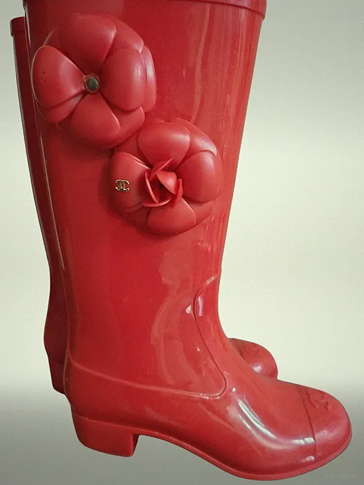 CHANEL Camellia Regenstiefel lang Größe 35 rot Gummi Made in Italy Authentic
