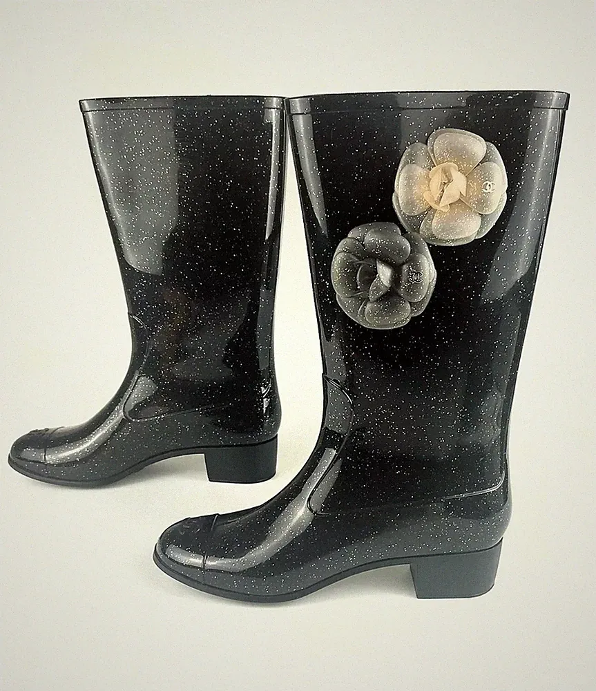 CHANEL Damen Regenstiefel schwarz glitzer - Camelia Kollektion. Perfekt