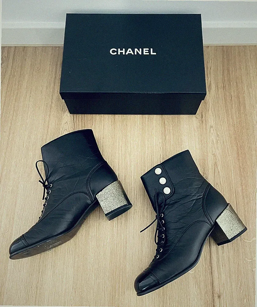 CHANEL Schwarze Damen Booties aus Leder 39