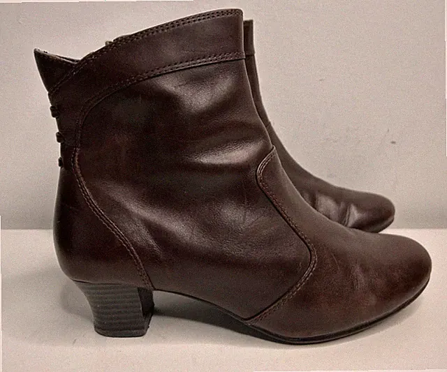 Clarks braune Damenstiefel Leder knöchelhoch kleiner Absatz süß Bootie UK Größe 5