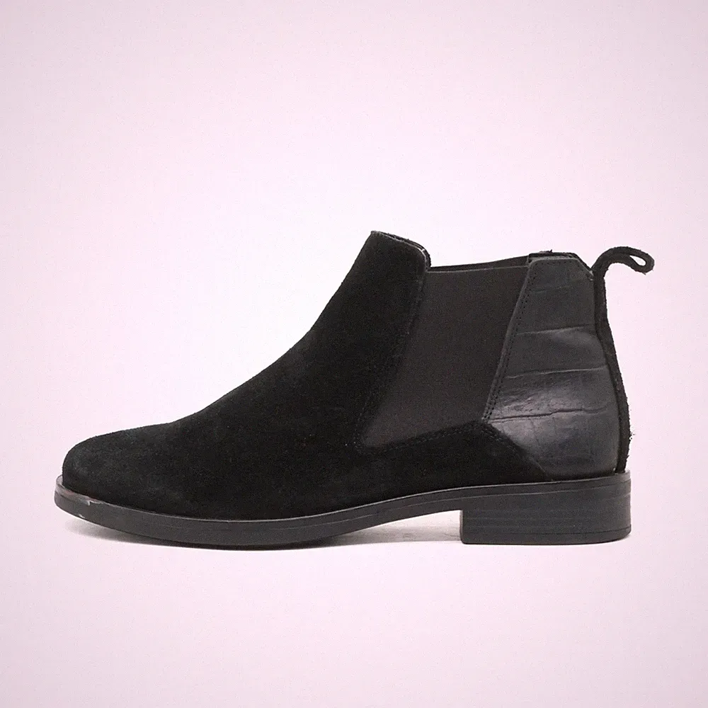 Clarks Damen 23514 Stiefeletten Schwarz Wildleder Chelsea Boots EU 39,5