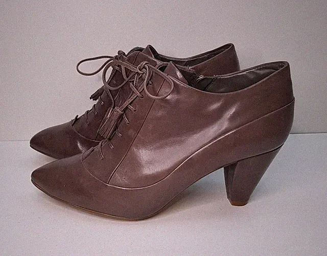 Clarks Größe 6 UK EUR 39 DAMEN BRAUN MITTELHOHER ABSATZ STIEFEL BOOTIES SEITLICHER REISSVERSCHLUSS QUASTEN
