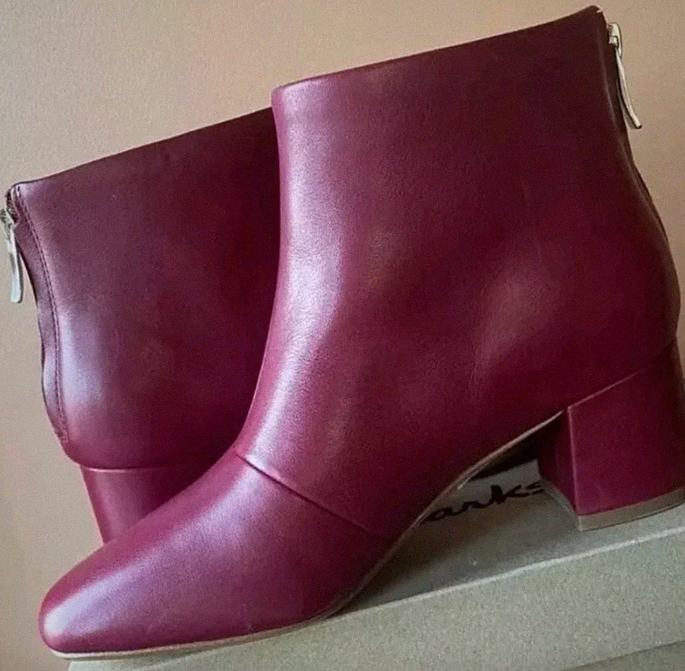 Clarks Sheer55 Zip Damen Wein Leder Stiefeletten Größe 4 D EUR 37.
