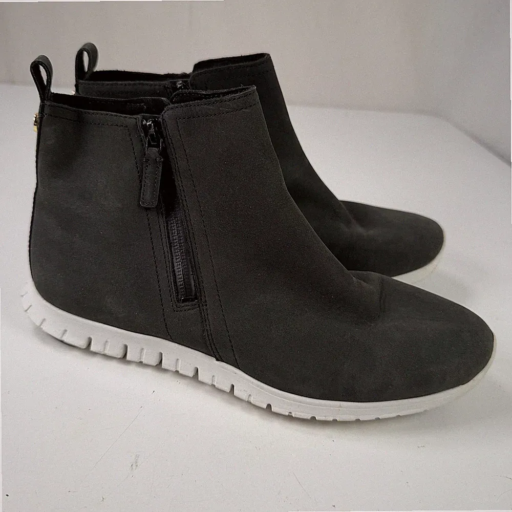 Cole Haan Grand.OS Damen Schwarz Wildleder Wasserfest Stiefeletten Zip Stiefel