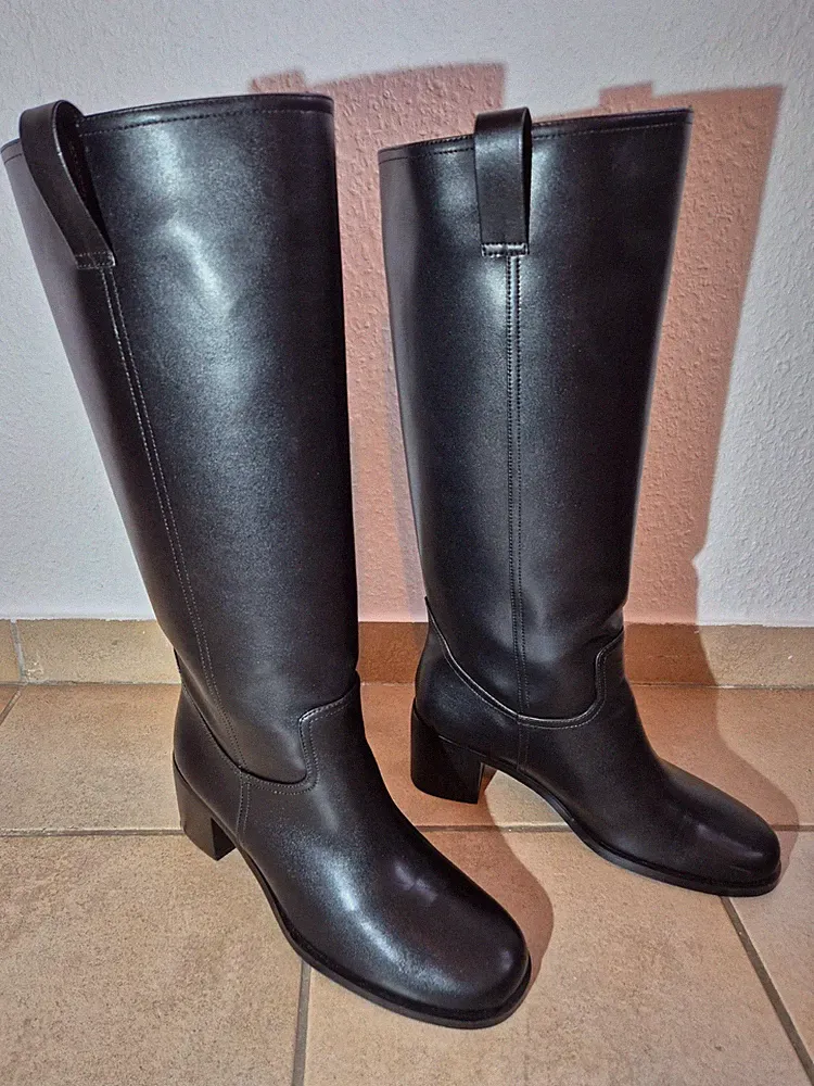 Coole Schwarze kniehohe Leder- Stiefel Größe 44 NEU