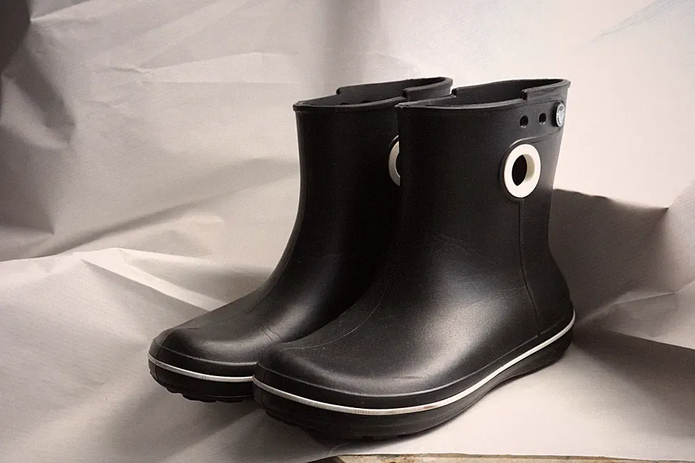 Crocs JAUNT - Kinder Gummistiefel - black - Größe: 36/37
