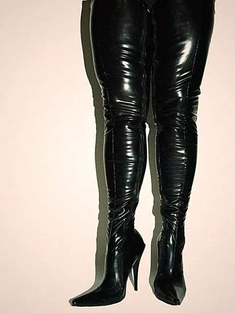 Crotch lack pu Schwarz, Gr. 40 - 47 RV, neu, 13 cm Absatz, Länge 95 cm PL