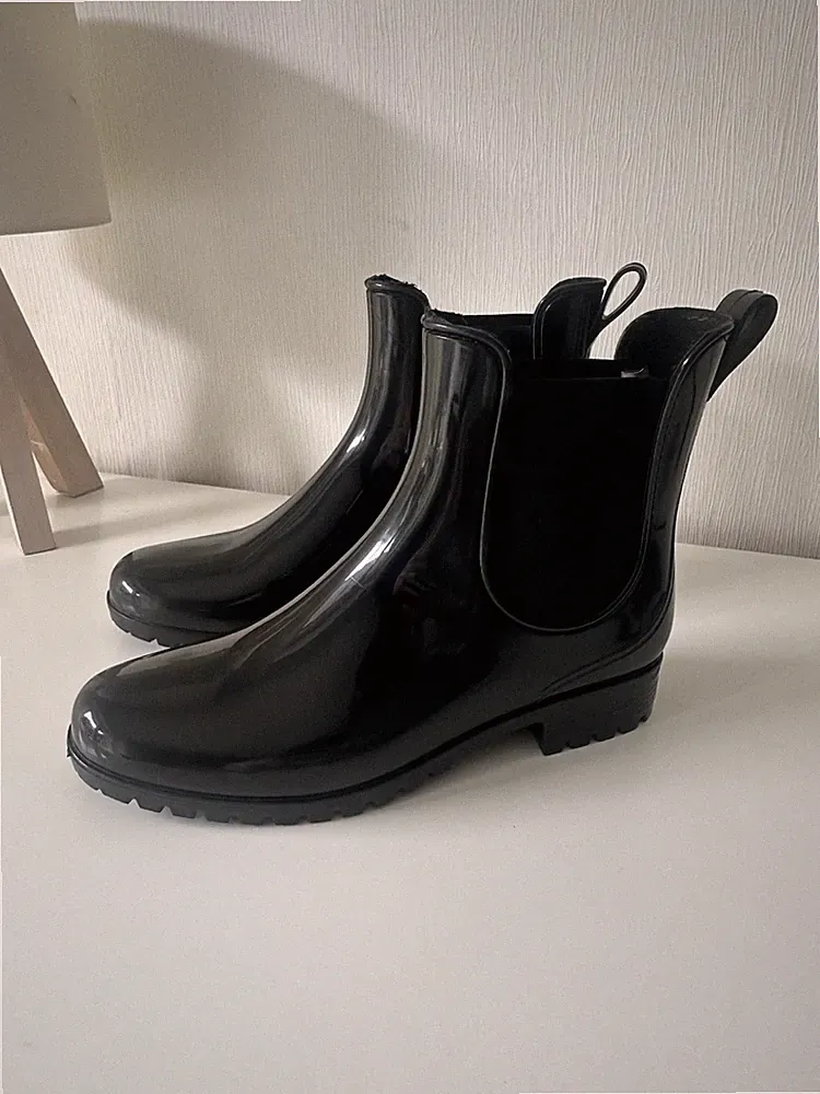 Damen Chelsea Gummistiefeletten Schwarz glänzend Slip-On flach Anti-Rutsch EU 36