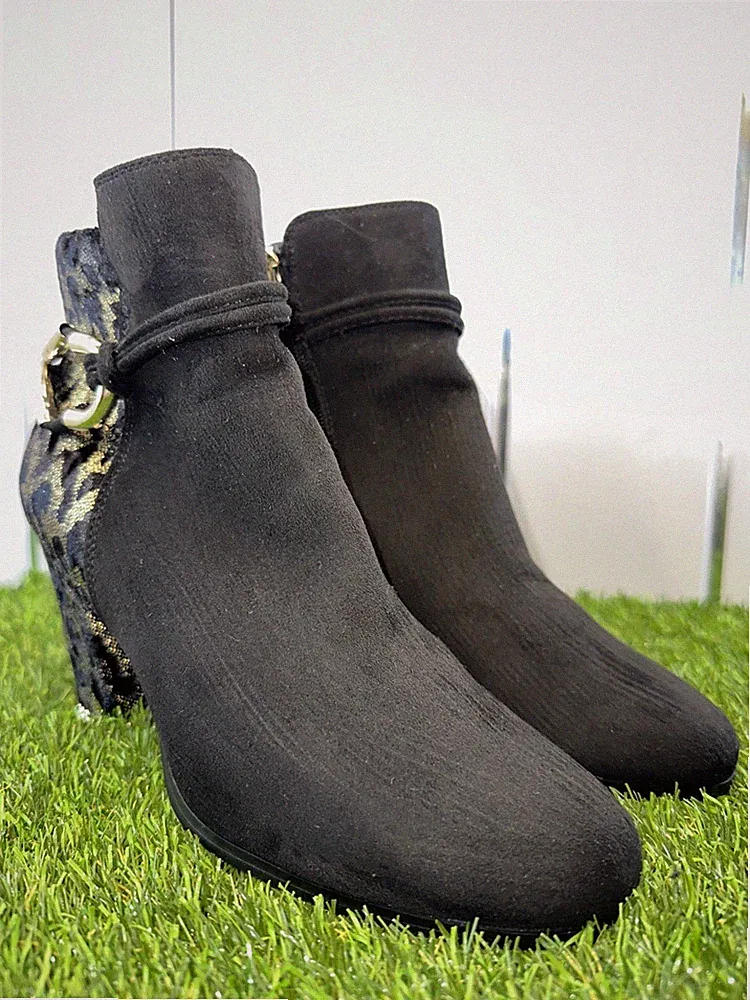Damen Moda In Pelle Stiefeletten Größe 5, schöne Details hinten am Stiefel