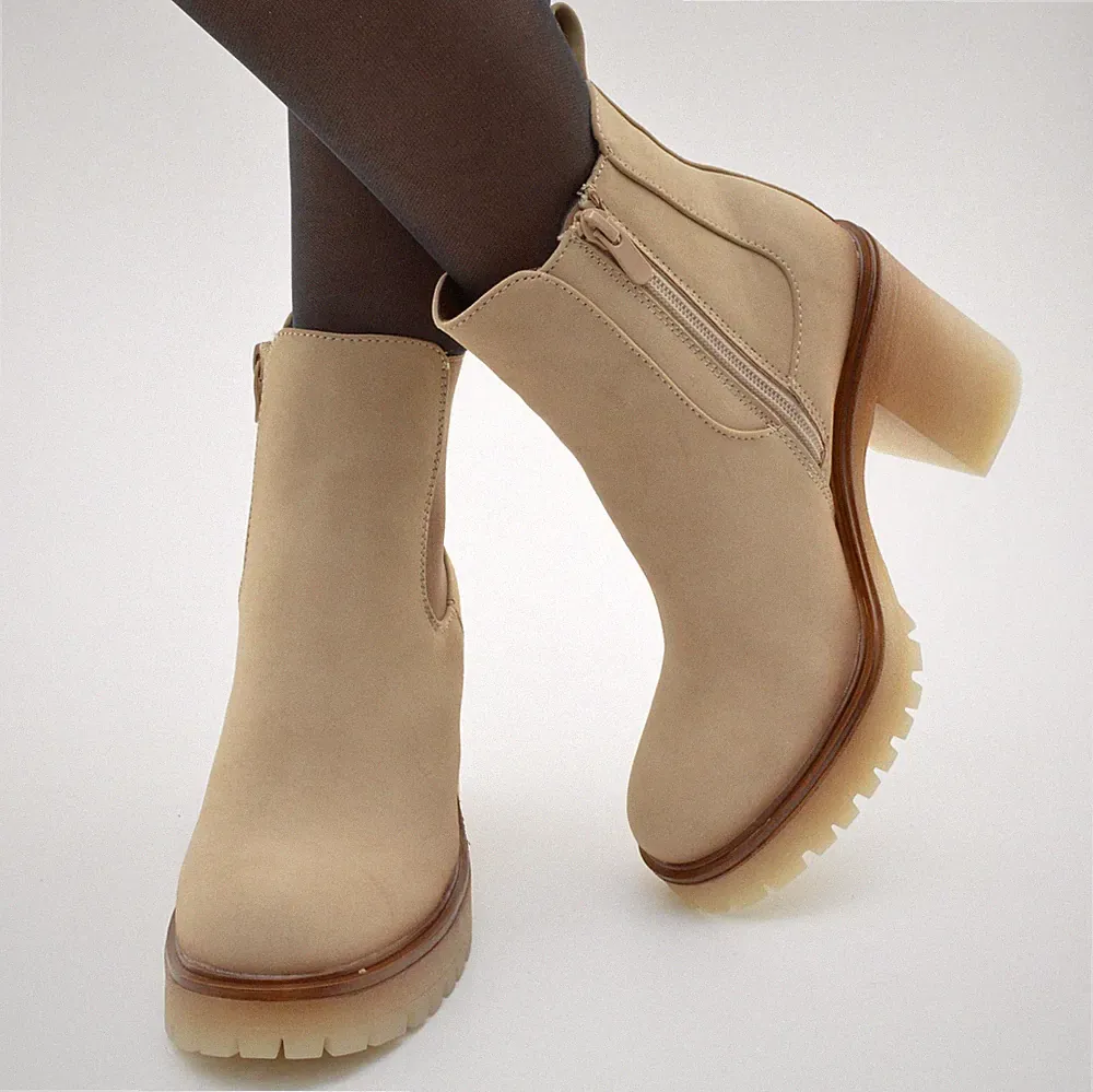 Damen Schuhe Stiefel Stiefeletten Boots Beige Cowboy Biker Nieten Herbst Neu