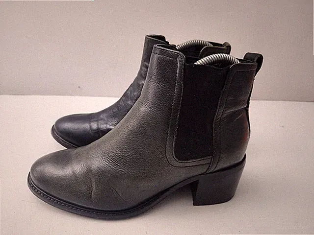 Damenschuhe schwarz Leder seitlich elastisch Stiefeletten UK 6 EU 39 -A141
