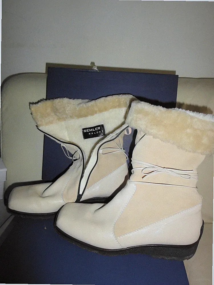 Damenstiefel halbhoch in 8 1/2 mit Lammfell