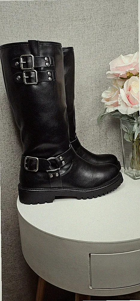 DAMENSTIEFEL MIT NIETEN UND VERSTELLBAREN RIEMEN, KNIESTIEFEL