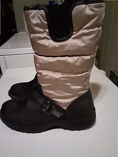 DORA Ladies WATERPROOF light winter rubber boots size 7 NEW never worn