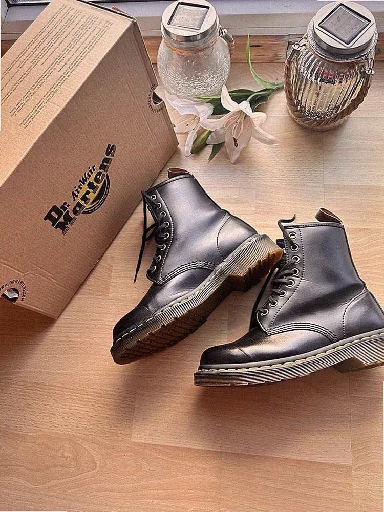 Dr. Martens 1460 Black Boots Schnürstiefel Schwarz Vegan Neu