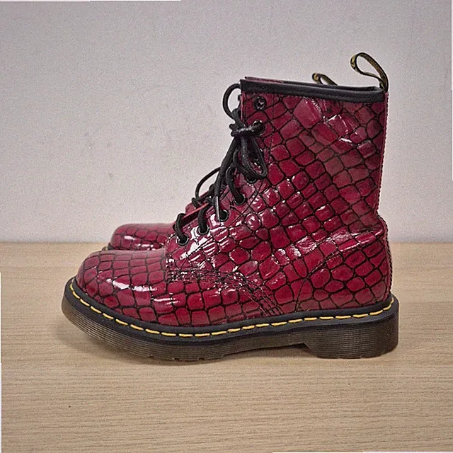 Dr. Martens 1460 rote Kroko-Lack glänzendes Leder geprägte Stiefeletten Größe UK 5