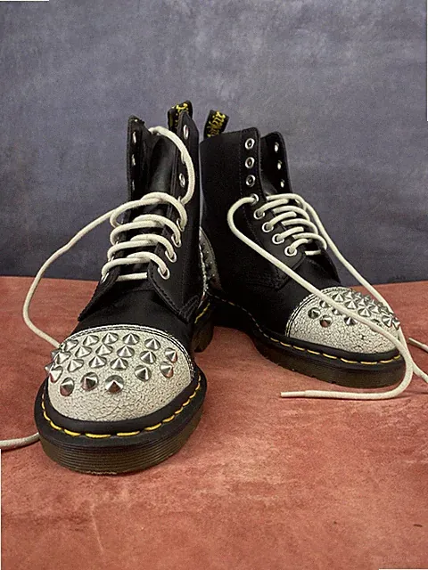 Dr. Martens 1460 Studded Limited Edition Crackled & Spikes Gr.36