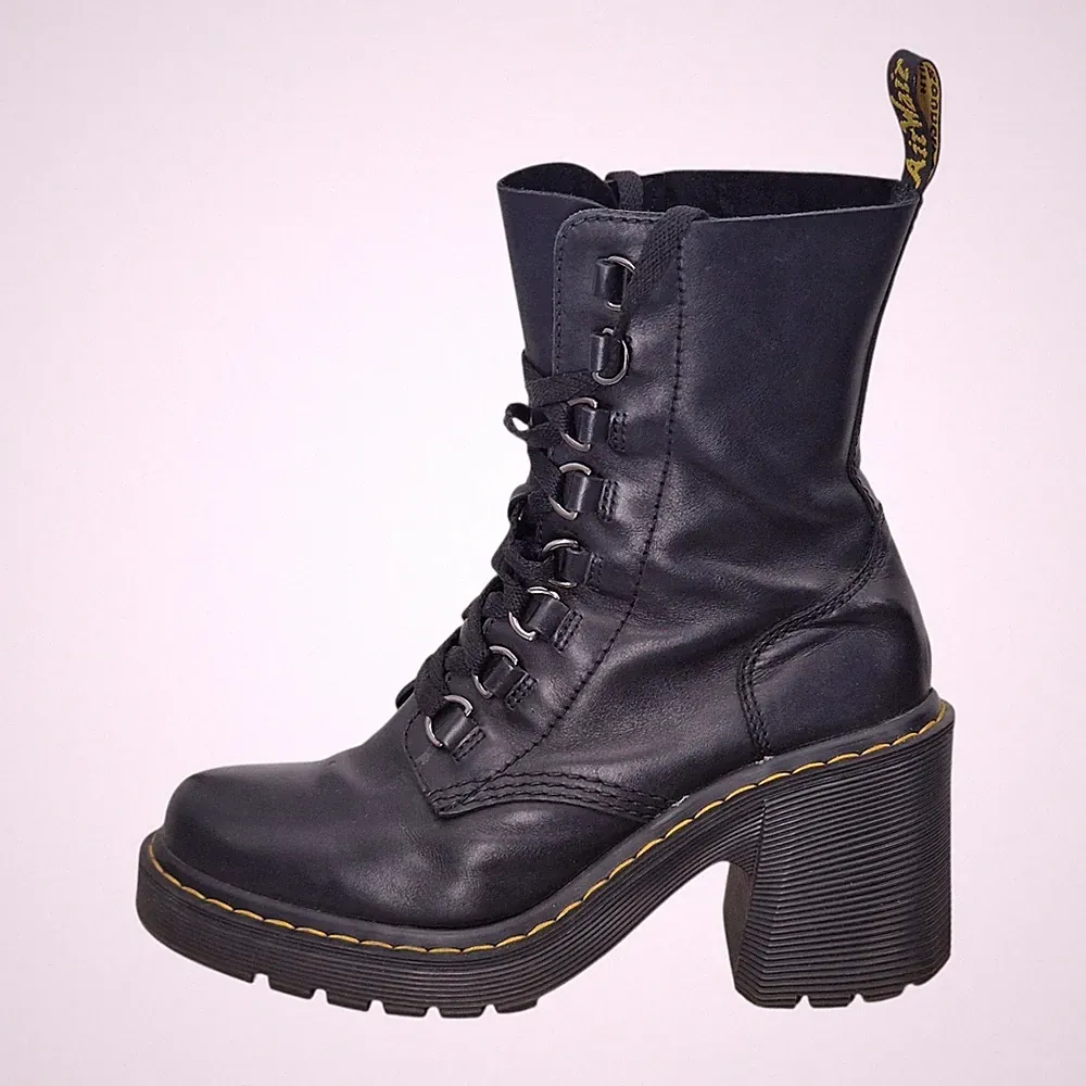Dr. Martens Chesney Damenstiefel Leder ausgestellter Absatz Schnürstiefel UVP 190,00 £