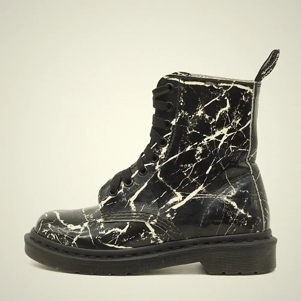 Dr. Martens Damen Pascal Stiefel Schwarz Weiß Marmor Muster Schnürstiefel EU 36