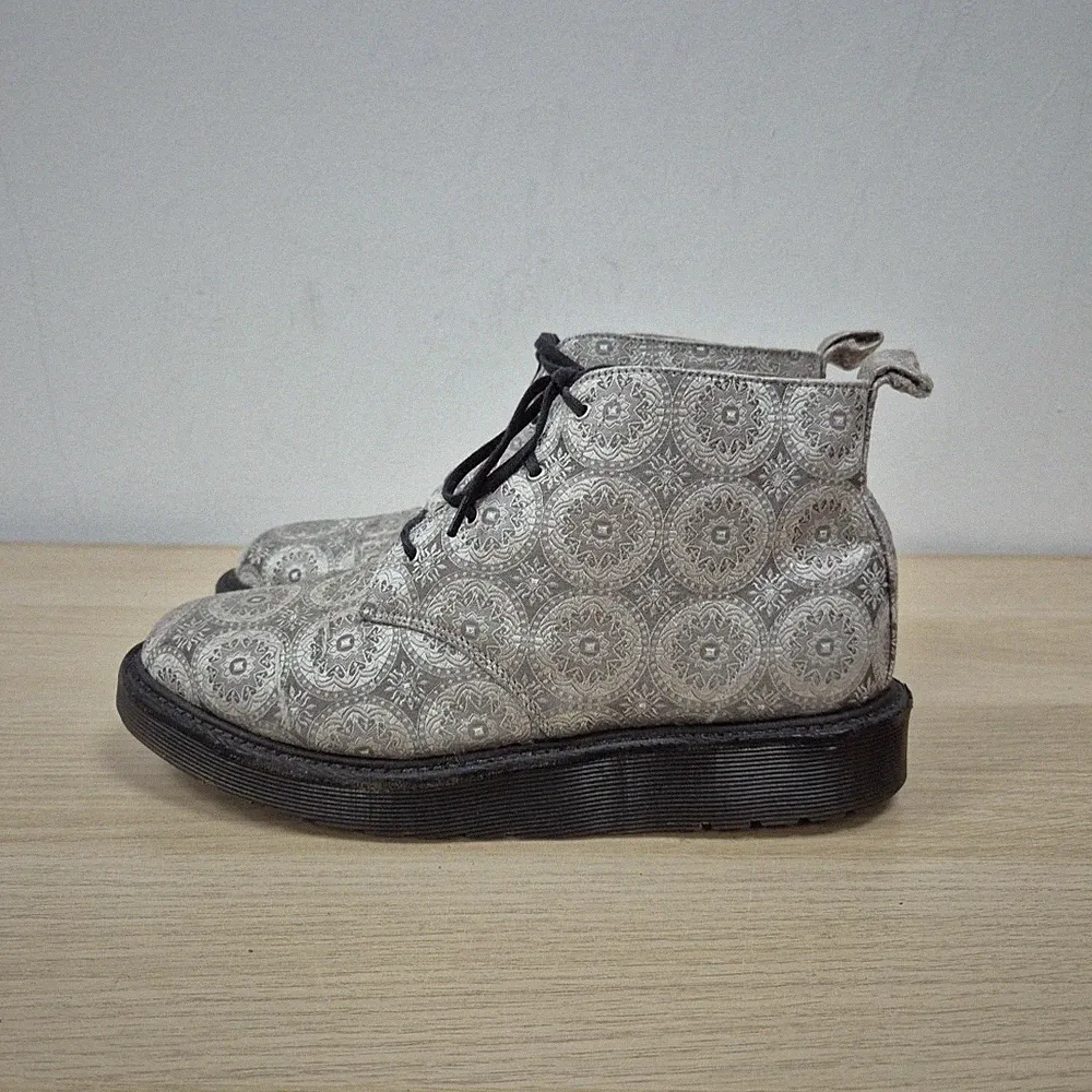 Dr. Martens Donna Chukka Paisley silbergrau Leder halbhohe Stiefeletten Größe UK 5