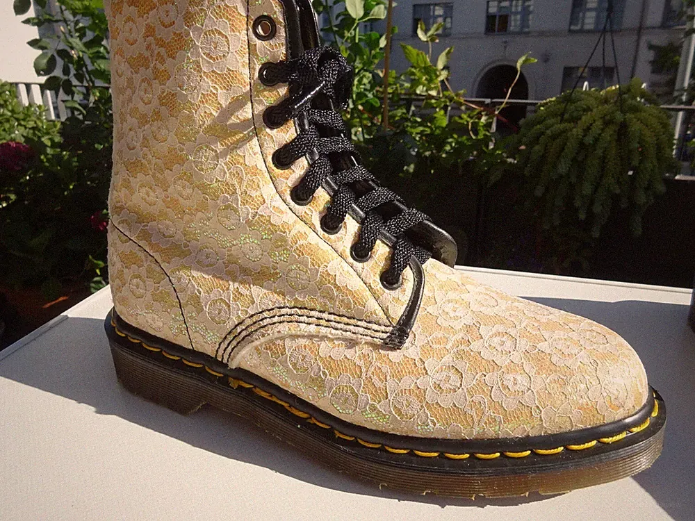 DR.MARTENS DR. MARTENS VEGAN Damen Stiefel Textil Creme England Gr.41(UK7) Neuw
