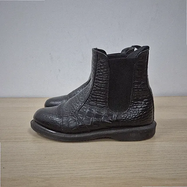 Dr. Martens Kensington Flora schwarz Leder Kroko-Struktur Chelsea Stiefel UK 4