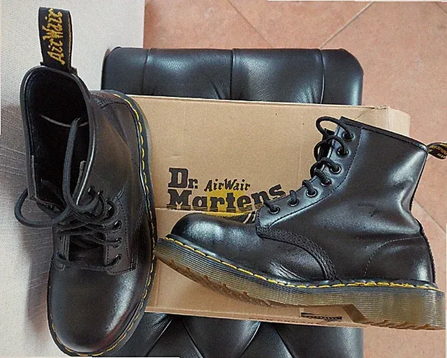 Dr Martens Original 1920 5400 7 Loch gelbe Nähte schwarz 37 Unisex wenige benutzt