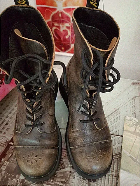 Dr Martens platform boots women UK 7 EU 41 yellow vintage 10 hole 3A33 limited