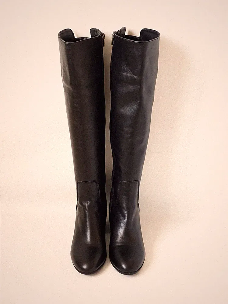 Elegante Damen-Langschaftstiefel aus Echtleder in klassischem Schwarz