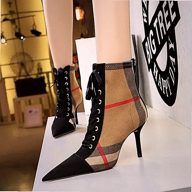 Elegante Damen-Stiefeletten Schuh modisch schmal dünn hoher Absatz spitz zulaufend kariert Pla