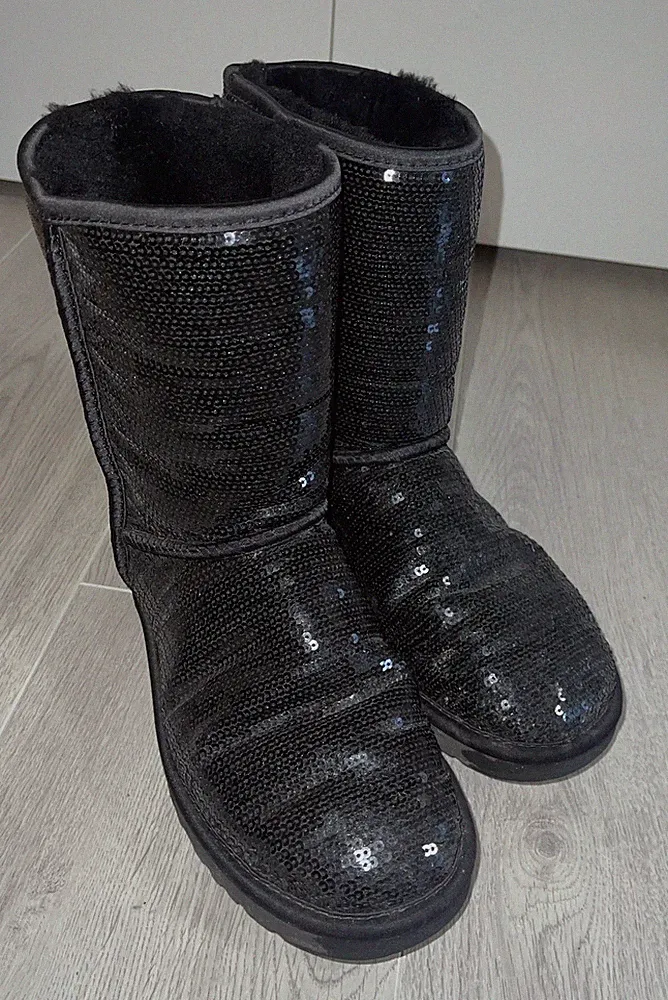 Elegante UGG Boots Australia Damen Stiefel mit Pailletten Schwarz Gr40 Lammfell