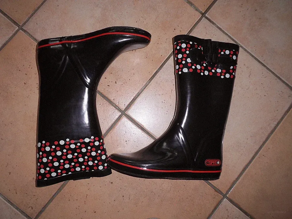 Esprit Gummistiefel, Gr. 41, Farbe: schwarz-rot, hoch, neu