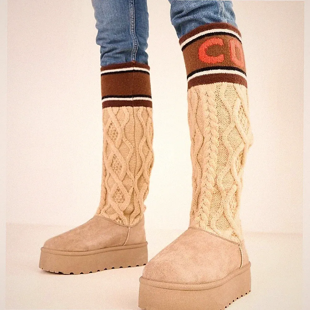 Fell gefütterte kniehohe Stiefeletten aus Wildlederimitat mit klobiger Sohle mit Stricksocken Damen