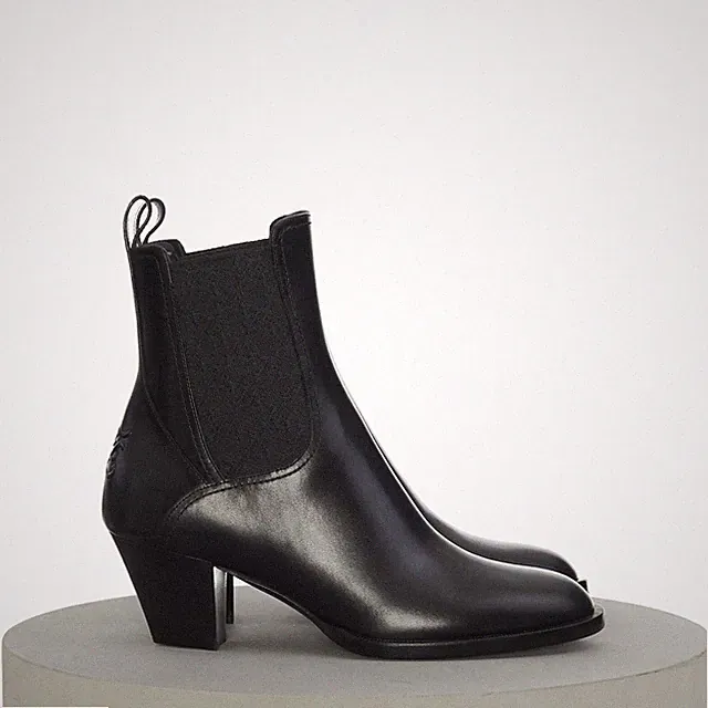 FENDI 1100$ Karligraphy Stiefel aus schwarzem Leder mit mittlerem Absatz