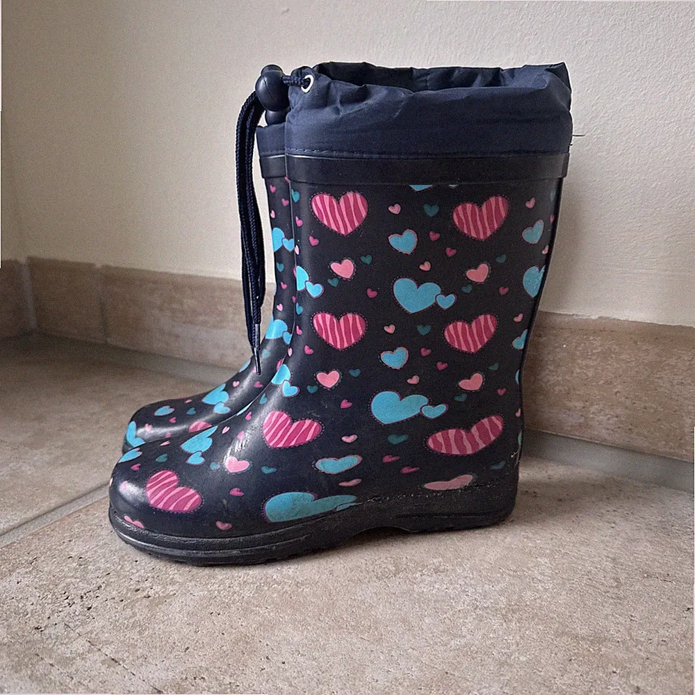 gefütterte Gummistiefel Mädchen Dunkelblau Rosa/Blaue Herzen / Größe 31 von Beck