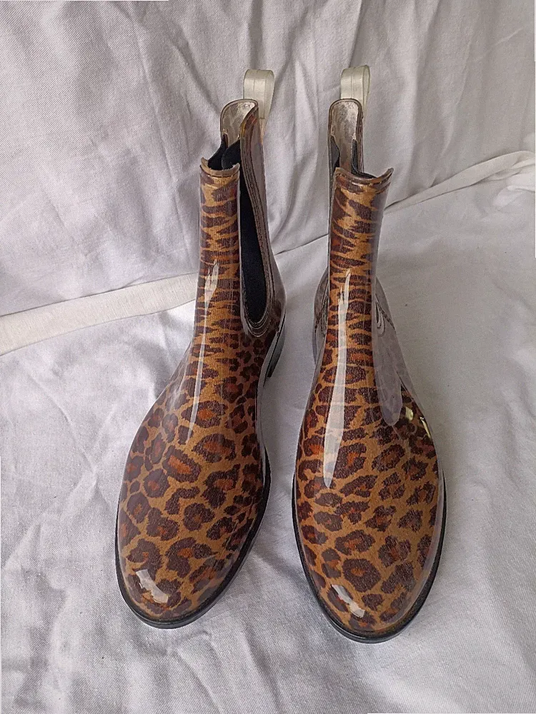 Glänzende Chelsea-Regenstiefel Leopardenmuster schwarzen Elastikeinsätzen Gr 39