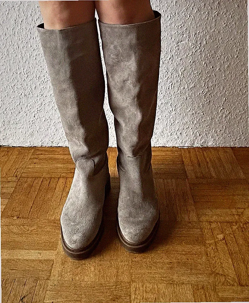 Graue Damenstiefel aus Wildleder, neuwertig von YOOX